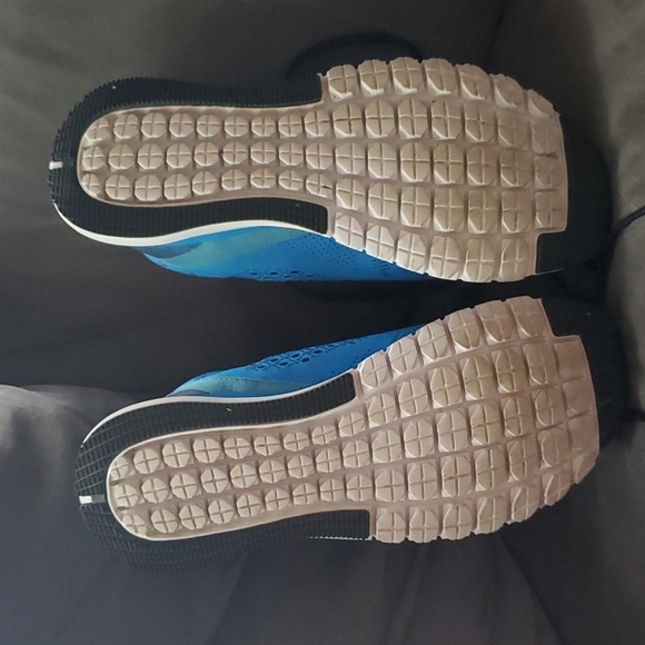 Reebok Sneakers (size 7) - Picture 5 of 7